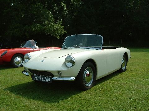 First prototype of two made, Ford 105E running gear, all independent suspension, disc/drum brakes .
This is the 1960 Earls Court Motor Show Car