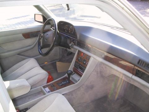 Mercedes-Benz 560SEL