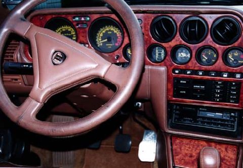 Lancia Thema 8.32 - Motorbase Lancia Thema 8.32 - Motorbase